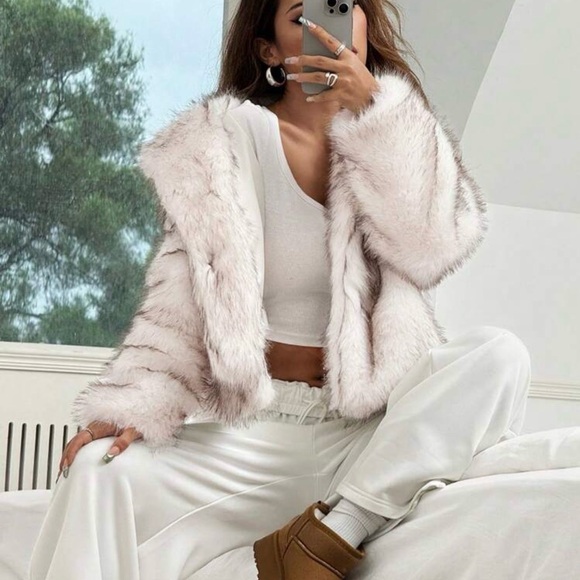 Chic Faux Fur Teddy Jacket - Cream - Picture 4 of 7